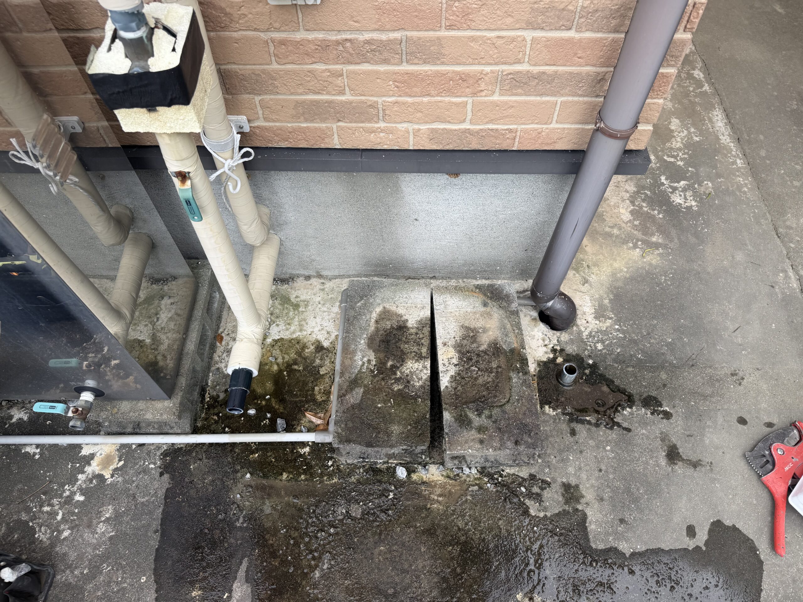 八代市の井戸ポンプ交換工事・作業中、ポンプを取り外した状態