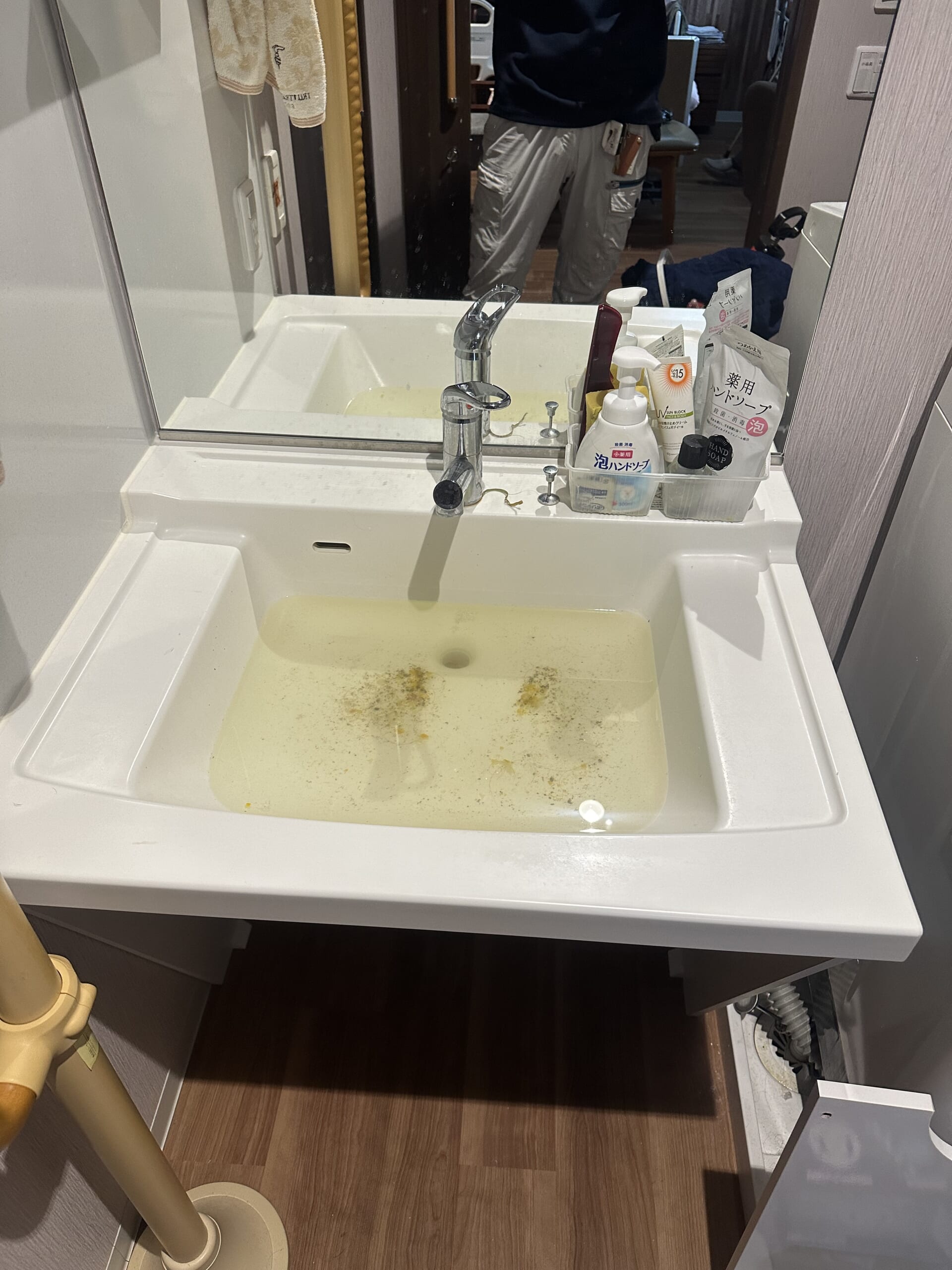 熊本市中央区の洗面台の詰まり解消・作業前|水がたまった洗面台